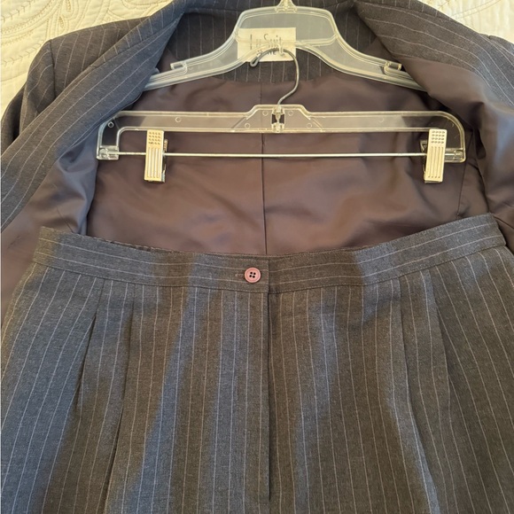 16P LeSuit Charcoal Gray Double Breasted pinstriped pantsuit - Picture 5 of 11
